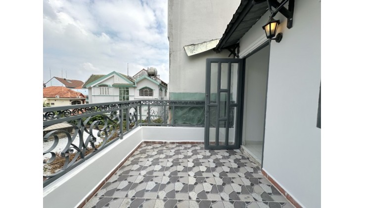 Bán Nhà HXH khu D2, Hutech, 3.5x13, 3 Tầng 3 PN Nhỉnh 6 Tỉ